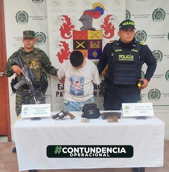 Ejército y Policía detienen a integrante de grupo criminal en barrio Nueva Colombia, Santander - crédito @Ejercito_Div2/X