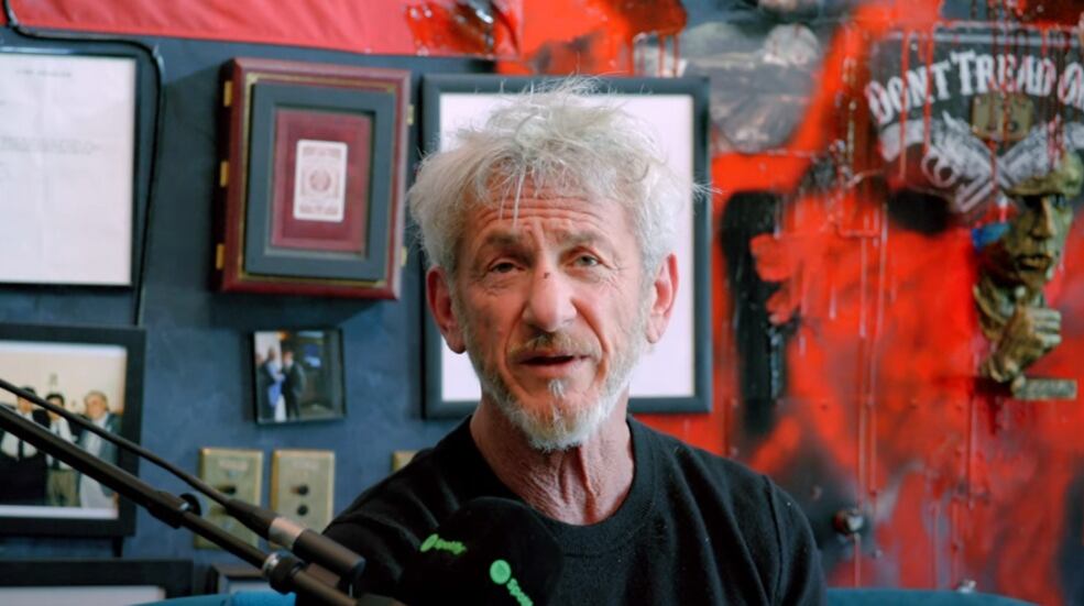 Muchos fans se preguntaron si el actor estaba atravesando una crisis personal o de salud (Captura: YouTube/Louis Theroux)