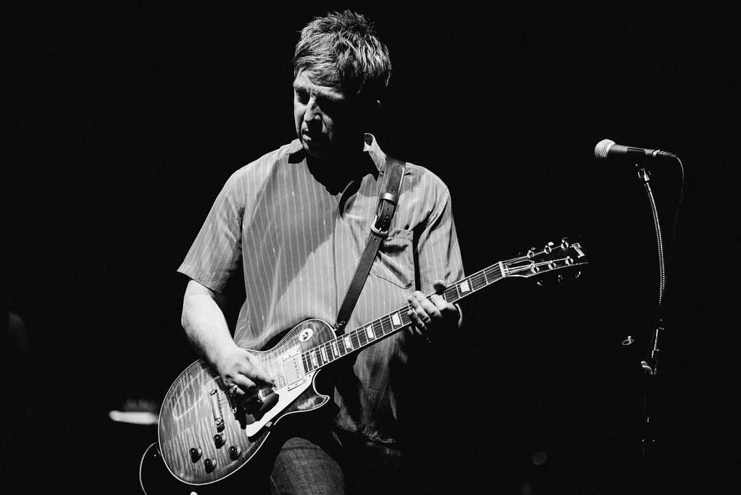 La trayectoria de Noel Gallagher se distingue por un legado intergeneracional y canciones que han definido recuerdos colectivos en varias generaciones