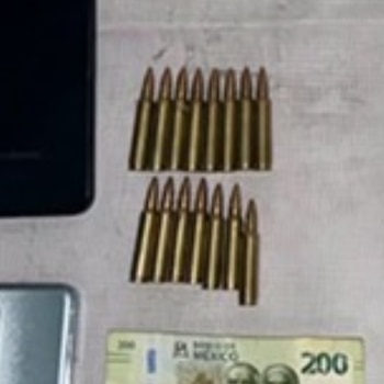 15 balas de arma larga se ven en una imagen revelada tras la detención. Crédito: Especial
