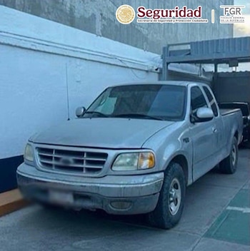 Decomisan metanfetamina líquida escondida en bidones de fertilizante en Baja California: hay un detenido. SSPC