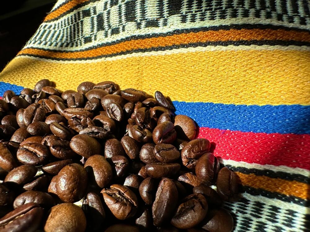 El café colombiano impulsa la economía rural con un crecimiento del 19% en agosto de 2025 - crédito Shutterstock