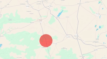 Mapa geográfico con nombres de municipios españoles, carreteras y un círculo rojo traslúcido sobre el área de La Cabezuela.