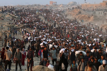 Palestinos se reúnen para recibir