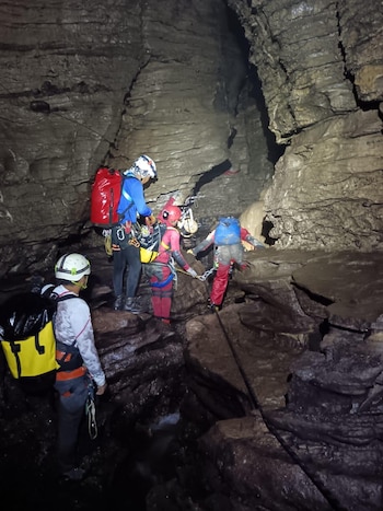 Equipos de voluntarios participan en las tareas de búsqueda. FOTO: Alan Apodaca