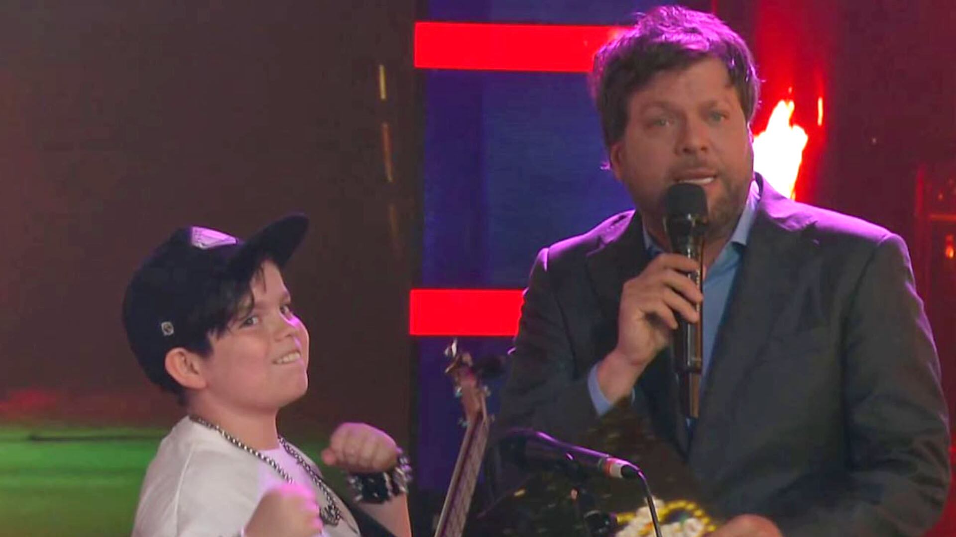 Guido Kaczka interviene para mediar entre el niño músico y los responsables del sonido en el programa