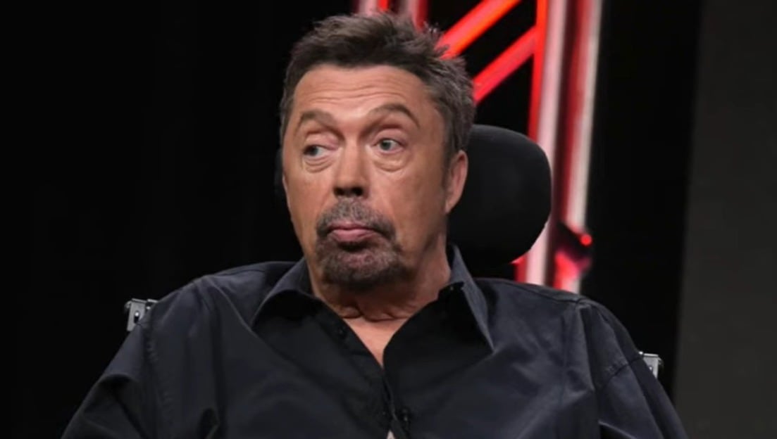 La causa de muerte de Tim Curry fue una enfermedad arterial coronaria, según documentos del Departamento de Salud Pública del condado de Los Ángeles (Captura de video)