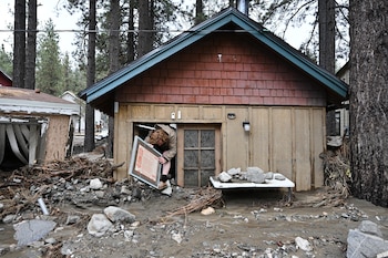 Davey Schneider recupera objetos de