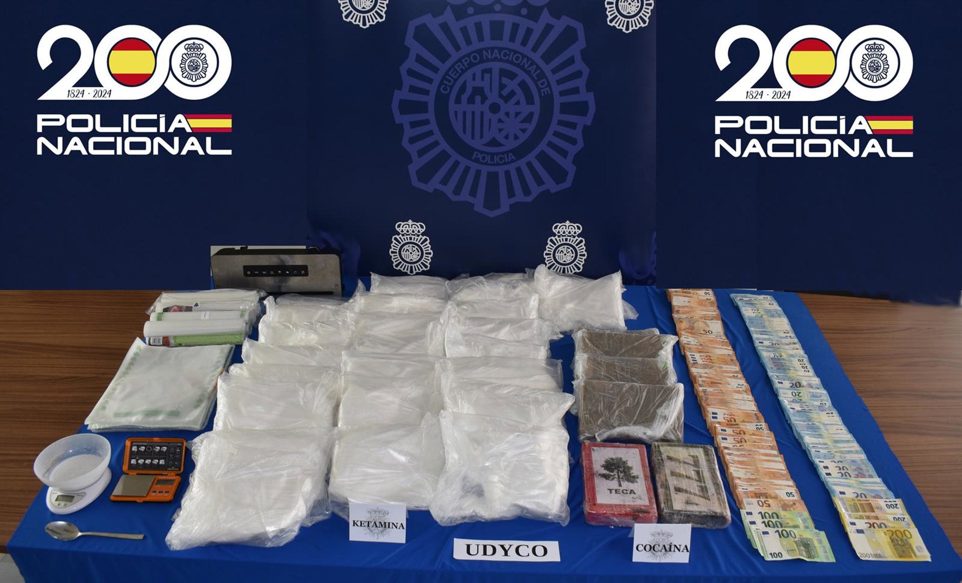 01/09/2026 Varias cantidades de droga y dinero intervenidas al sospechoso.
POLITICA
POLICÍA NACIONAL