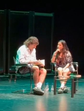 Carolina Yuste presentó su primera novela, junto a Héctor Bellerín el pasado mes de mayo en Sevilla. (TikTok)