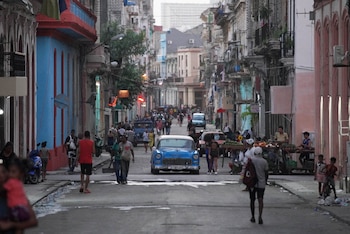 Las defunciones duplicaron a los nacimientos en Cuba durante 2025 y el país perdió 313,414 habitantes en apenas doce meses, según datos divulgados recientemente y recogidos por Cubana News, portal cubano de noticias. REUTERS/Alexandre Meneghini/File Photo