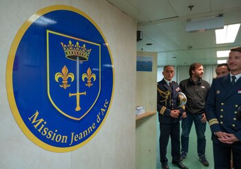 recorrida por el barco crucero portahelicópteros francés Jeanne d´Arc.