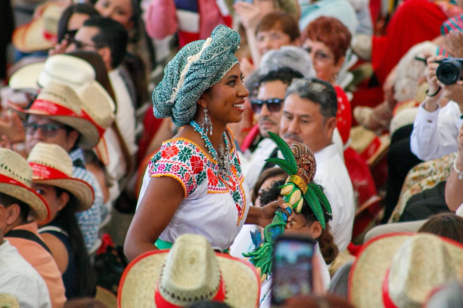 Oaxaca brilla con el arranque del Primer Lunes del Cerro en la Guelaguetza 2026