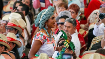 Oaxaca brilla con el arranque del Primer Lunes del Cerro en la Guelaguetza 2026