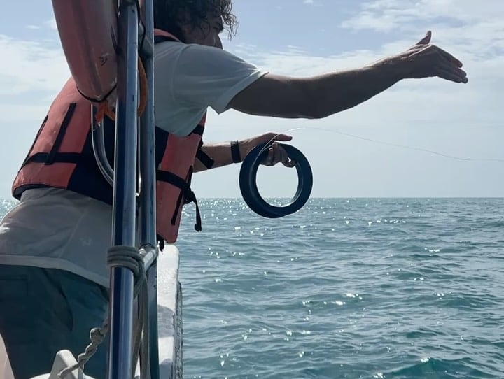Sbaraglia, a bordo del bote durante una de las excursiones por las aguas de Holbox