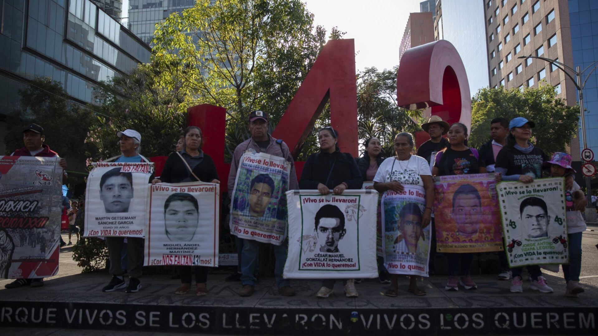 El fiscal Rosendo Gómez Piedra reconoció que la búsqueda de los 43 estudiantes de Ayotzinapa se centra ahora en hallar sus