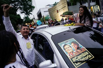 Colombianos celebran la victoria de
