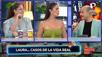 Tres panelistas sentados en un estudio de televisión: dos mujeres y un hombre. La mujer del centro viste un top verde, el hombre un saco verde claro