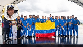 Denuncian que Nicolás Petro habría llegado en un vuelo de la FAC a la despedida de la selección Colombia, acompañado de escoltas y familiares