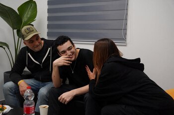 Edan Alexander con su familia