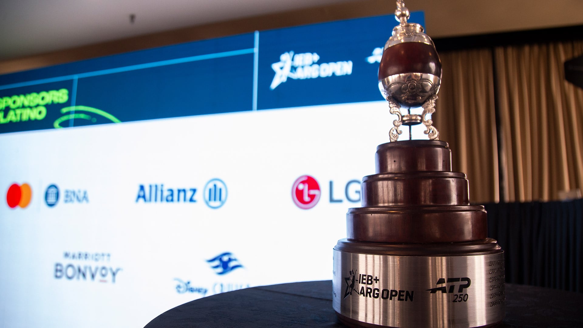 El histórico trofeo del Argentina Open, símbolo del título que levantan los campeones en el Buenos Aires Lawn Tennis Club (Crédito: Argentina Open)