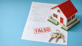 Procesan a salvadoreño de la diáspora por supuesta estafa en venta de vivienda