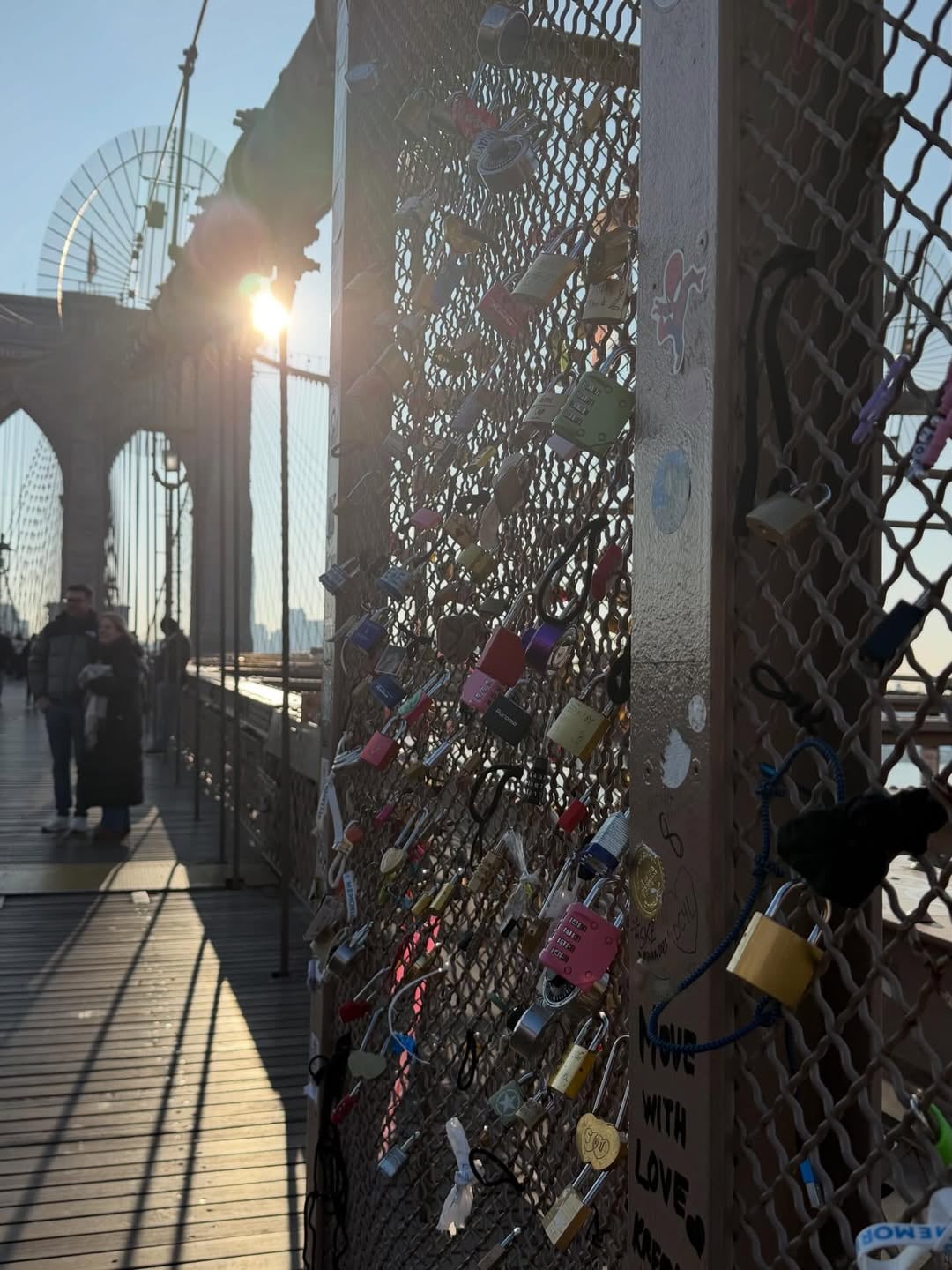 Otra de las postales del carrusel mostró su paso por el emblemático puente y las vistas clásicas del skyline