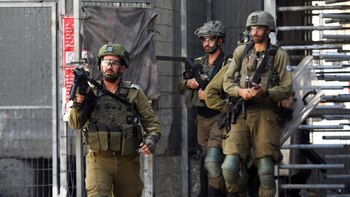 Las fuerzas de Israel detienen