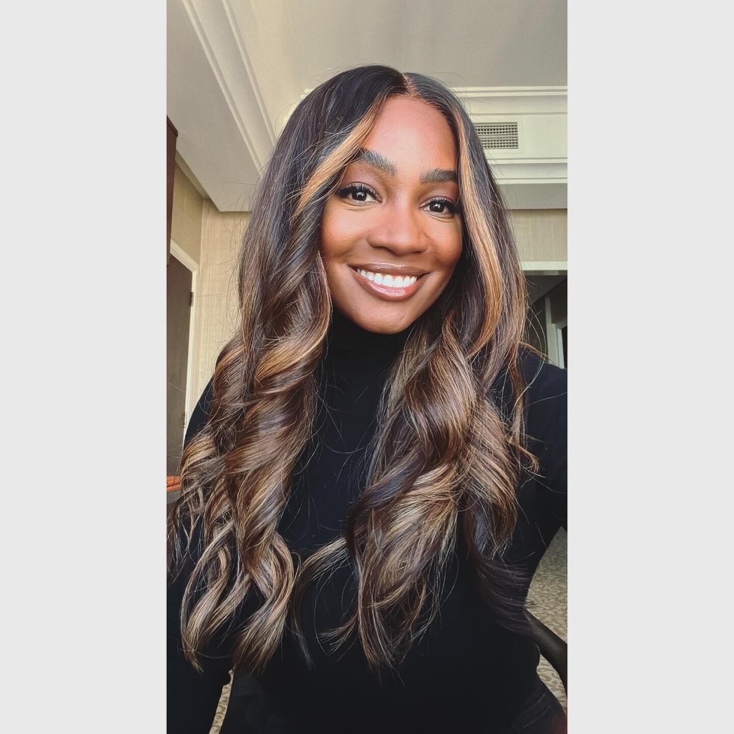 Tiene su propio podcast en Al Jazeera enfocado en historias de mujeres (Crédito: @miss_samjohnson/Instagram)