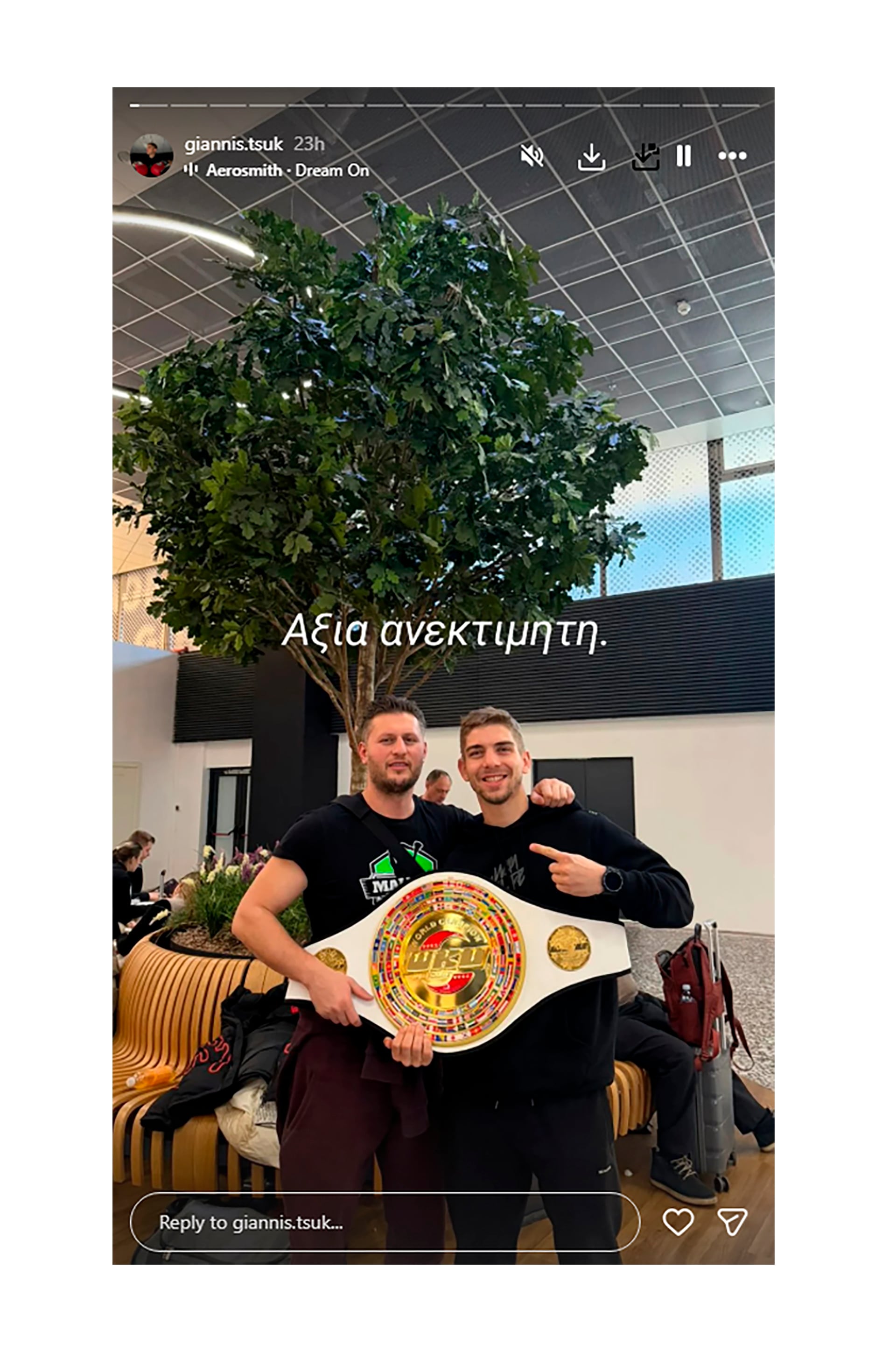 El griego compartió una storie con el cinturón