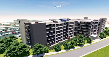 El Aeropuerto Internacional Juan Santamaría sumará 600 nuevos espacios para vehículos con la ampliación de su estacionamiento público. Cortesía: AERIS