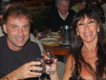 Xavier Ferrer Vázquez cerró su relación con Moria Casán entre fotos comprometedoras y un juicio por cuatro autos de alta gama que la diva perdió