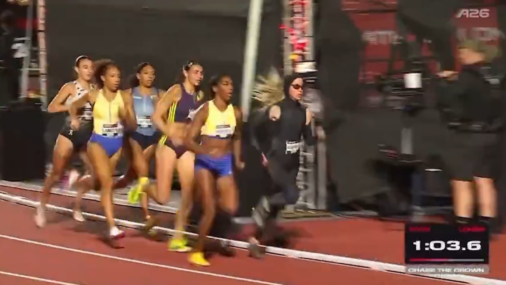 Una imagen de la carrera con Hodkingson al frente del pelotón