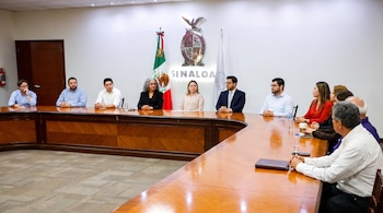 Graciela Domínguez asume la gubernatura y reúne a su gabinete.