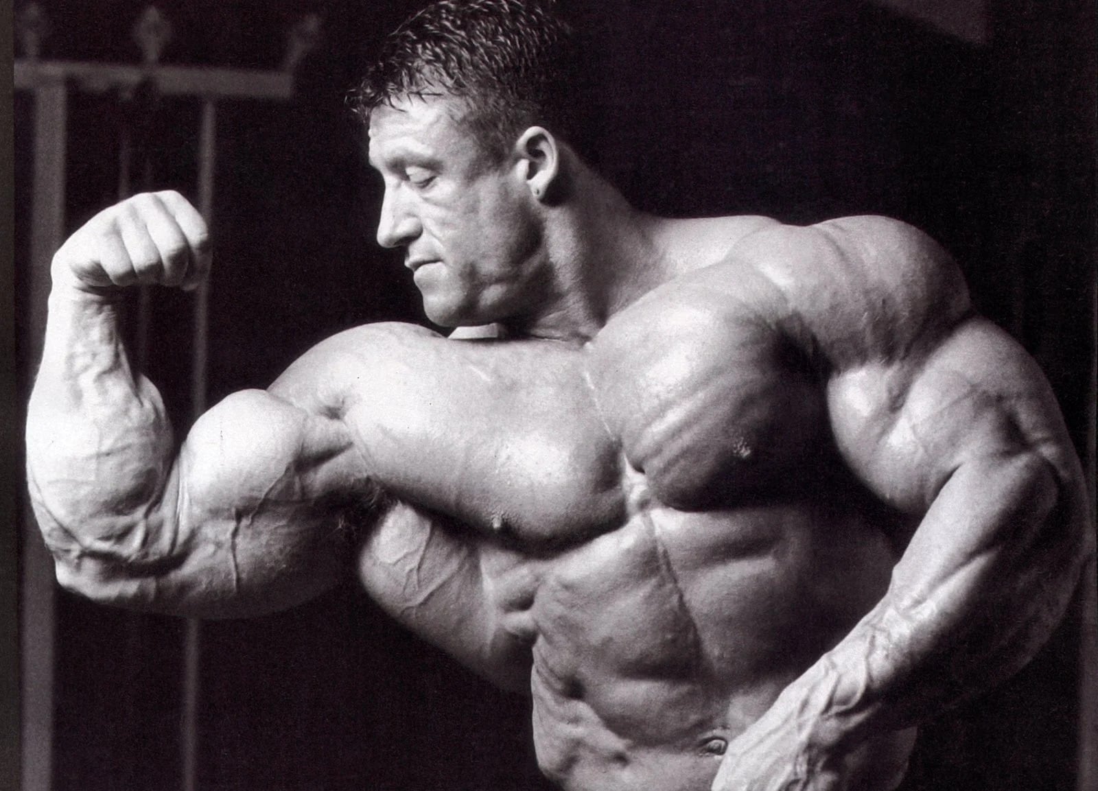 Dorian Yates logró seis coronas consecutivas durante la década de 1990 y se ubicó en la quinta posición histórica (X @Dorian_yates)