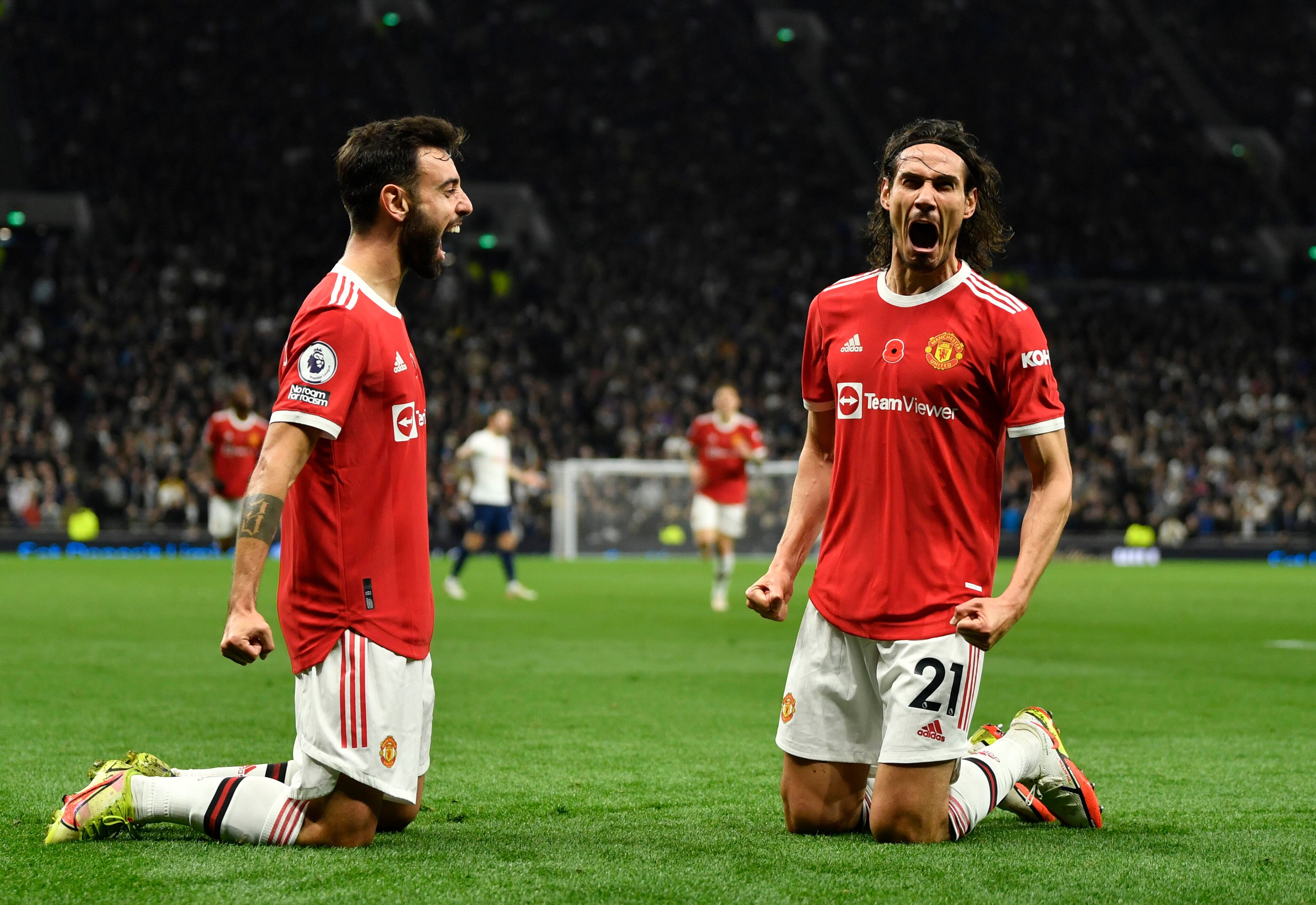 El mediocampista subraya que el éxito en el campo depende de entender los movimientos decisivos de cada delantero, como Edinson Cavani (REUTERS/Tony Obrien)