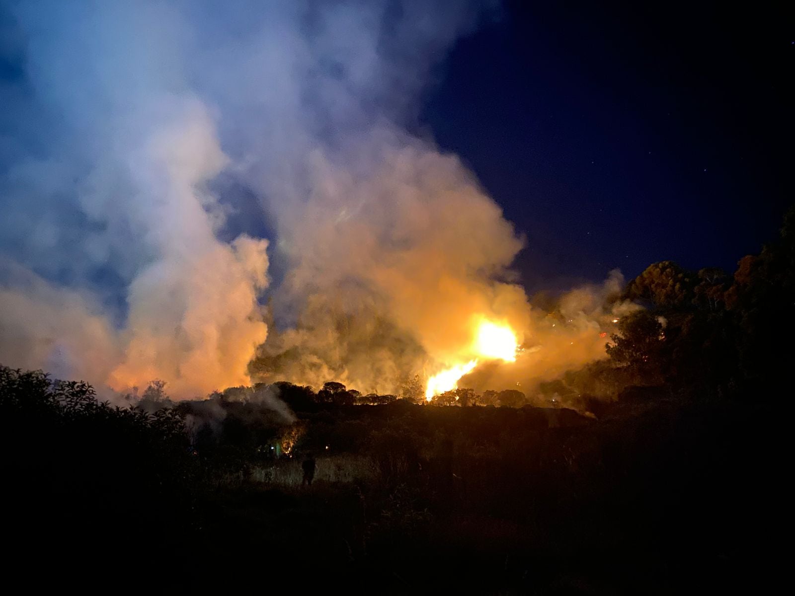 Incendio en Soacha obligó a evacuar conjuntos residenciales y puso en alerta al municipio