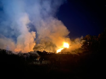El incendio forestal afectó cerca de tres hectáreas de cobertura vegetal en el sector de Balcones del Sol, en Soacha. - crédito @JulianPericoJr/X