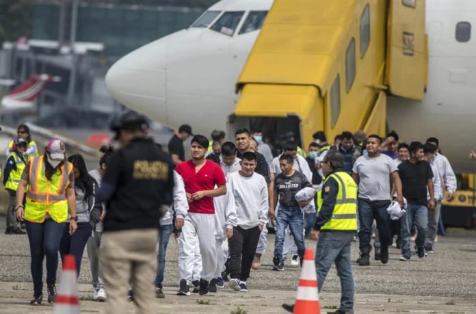 Los relatos de quienes vuelven tras años lejos revelan el reto de adaptarse y buscar sentido a una nueva vida. (Cortesía)