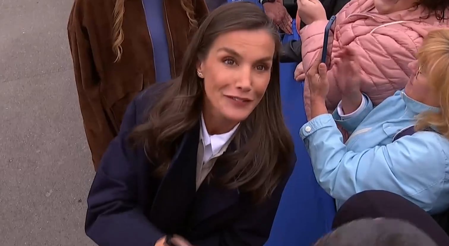 La reina Letizia en Llanes. (RTVE)