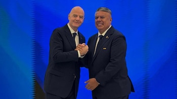 Claudio Tapia con el presidente