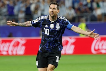 Messi nunca se toma vacaciones. Lo demostró una vez más (Foto EFE)