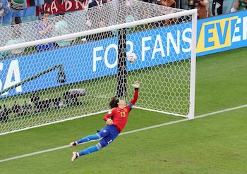 Soccer Football - FIFA World Cup Qatar 2022 - Group C - Argentina v Mexico - Lusail Stadium, Lusail, Qatar - November 26, 2022 Argentina's Enzo Fernandez scores their second goal past Mexico's Guillermo Ochoa REUTERS/Molly Darlington