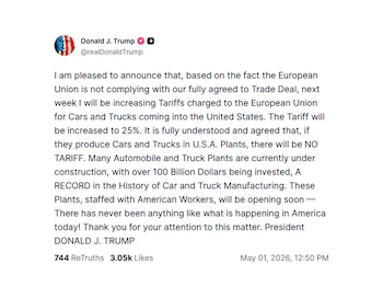 Captura de pantalla de un tuit de Donald J. Trump en una interfaz de red social, mostrando un mensaje en inglés sobre aranceles del 25% a la UE y nuevas plantas automotrices