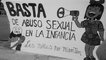 La acusación contra un docente de Religión por presuntos tocamientos a un alumno de cuarto de secundaria genera protestas, pedidos de justicia y cuestionamientos a las medidas adoptadas en el plantel de Comas
