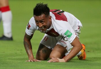 Soccer Football - World Cup - South American Qualifiers - Peru v Paraguay - Estadio Nacional, Lima, Peru - March 29, 2022 Peru's Christian Cueva reacts REUTERS/Sebastian Castaneda
