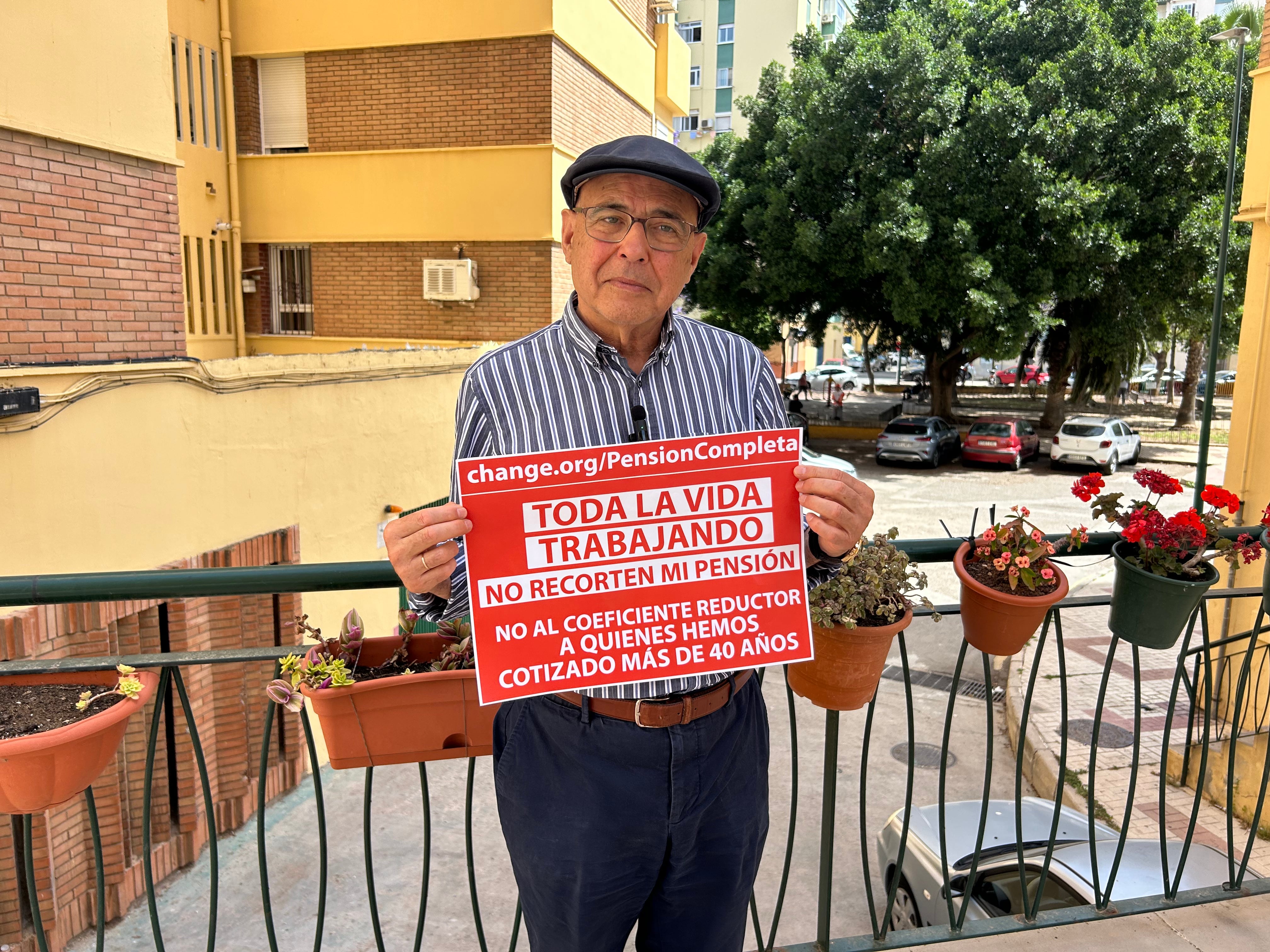 Manuel Guarino pide que no le recorten su pensión. (Change.org)