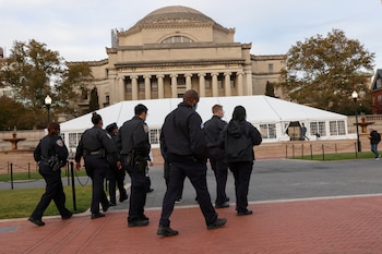 Fuerzas del orden en el campus de la Universidad de Columbia (REUTERS/Caitlin Ochs)