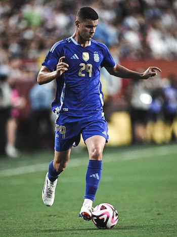 Valentín Carboni sufrió la rotura del ligamento anterior de su rodilla izquierda (@valencarboni_)