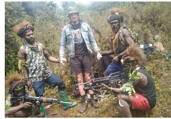 La policía indonesia dice que rebeldes de Papúa Nueva Guinea mataron a un piloto de helicóptero neozelandés